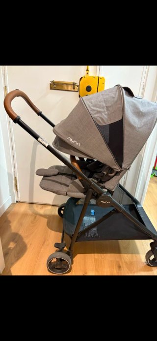 Carrito de bebé gris Nuna