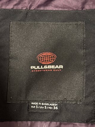 Abrigo Pull and Bear negro