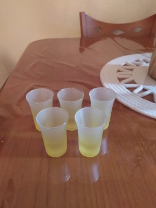 6 Vasos de chupito amarillos translúcidos