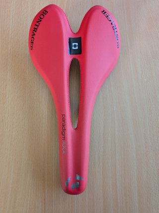 Sella  colore Rossa in Carbonio