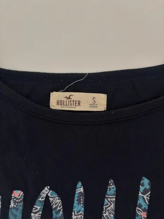 Camiseta Hollister Azul Marino con Estampado