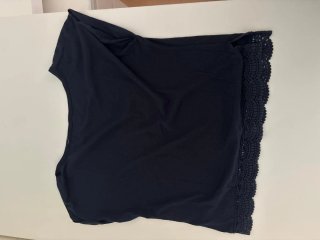 Camiseta Hollister Azul Marino con Estampado