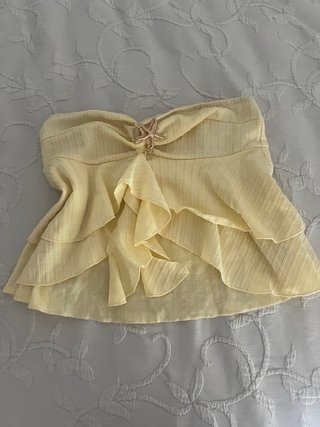 Top de tubo amarillo con volantes y estrella