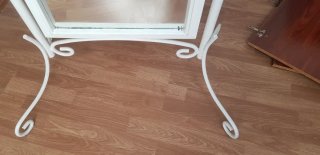Espejo de pie blanco con detalles
