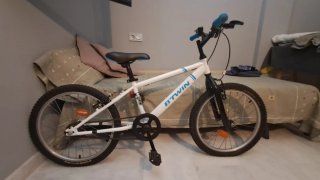 Bicicleta infantil B'TWIN blanca y azul