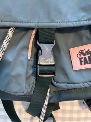 Mochila verde con logo Friday Fan