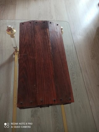 Cofre antiguo de madera y metal