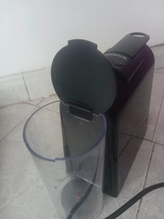 Cafetera Nespresso Essenza Mini Negra