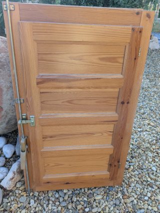 Ventanade madera rústica cuarto de baño