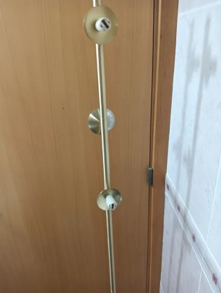 Lámpara de Pie ie Metal dorado Nueva