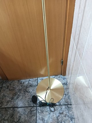 Lámpara de Pie ie Metal dorado Nueva