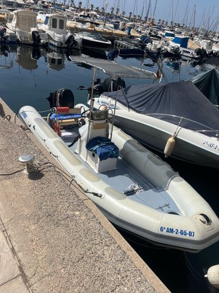 Barco semirrígido 6m