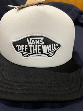 Gorra Vans Trucker Blanca y Negra