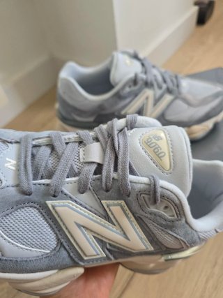 New Balance 9060 Gris y Beige