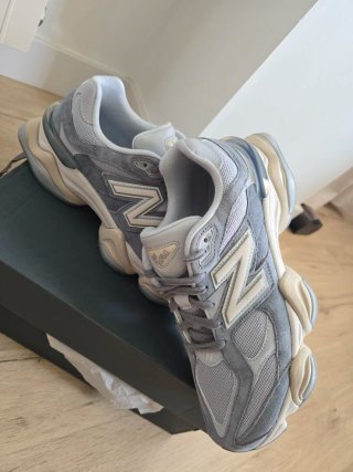 New Balance 9060 Gris y Beige