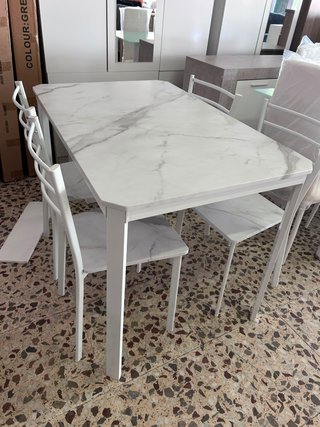 Mesa de comedor + 4 sillas nueva