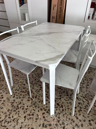 Mesa de comedor + 4 sillas nueva