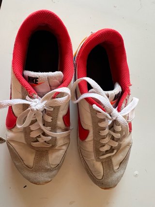 Nike Internationalist Beige y Rojo talla 36.5