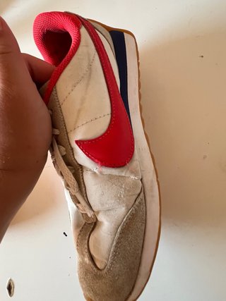 Nike Internationalist Beige y Rojo talla 36.5