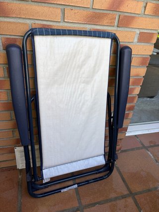 Silla plegable azul y negra