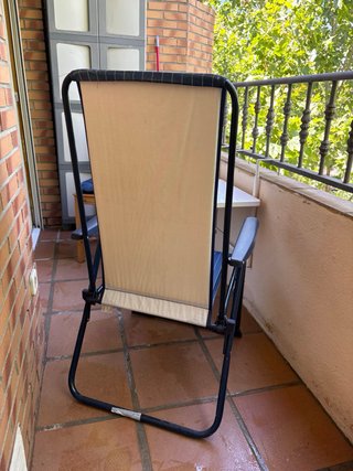 Silla plegable azul y negra