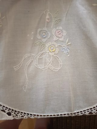 Mantel hecho a mano bordado y crochet
