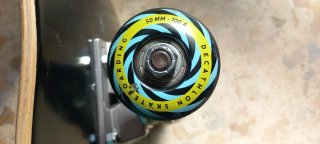 Tabla de skate con diseño llamativo