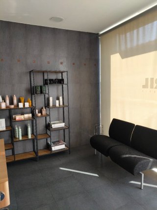 Salón de Peluquería totalmente equipada