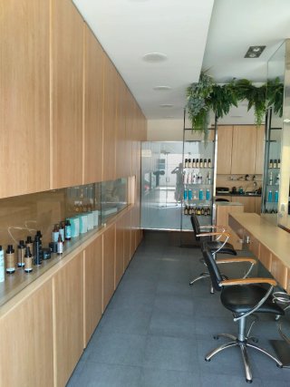 Salón de Peluquería totalmente equipada