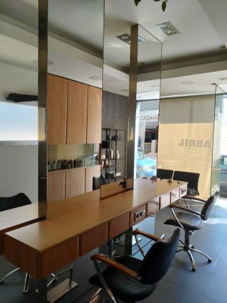 Salón de Peluquería totalmente equipada