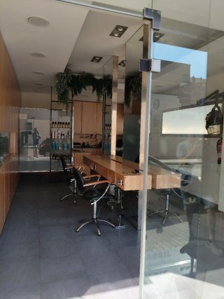 Salón de Peluquería totalmente equipada