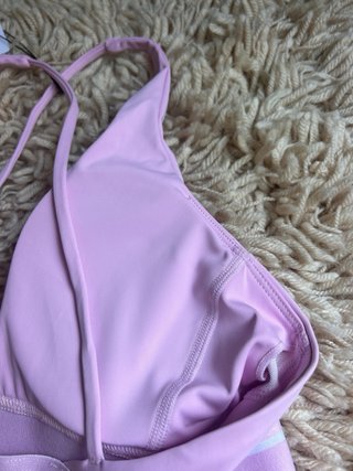 Top Alo rosa con banda blanca
