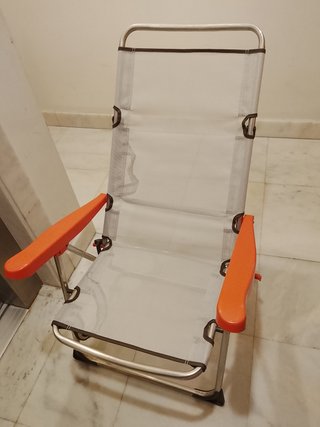 Silla de playa sin usar. Comprada por 60 euros.