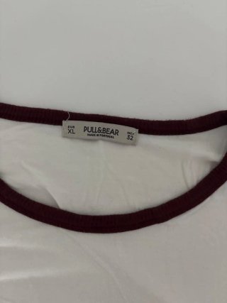 Camiseta blanca y marrón