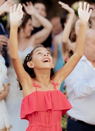 Mono niña rosa volantes