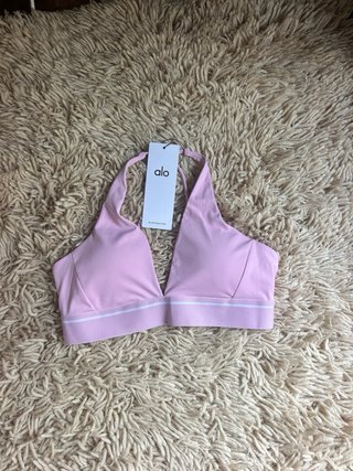 Conjunto deportivo Alo Yoga rosa y negro