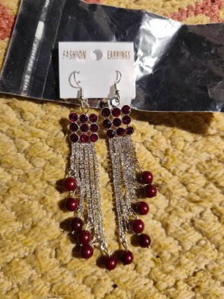 Pendientes largos elegantes rojo granate strass