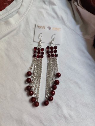 Pendientes largos elegantes rojo granate strass