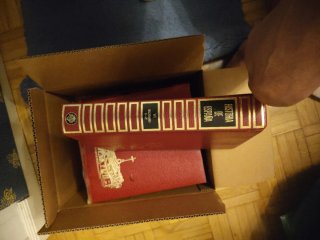 libros de historia antiguos y enciclopedia