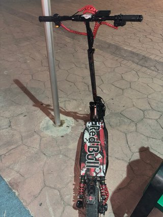 Patinete Eléctrico Red Bull