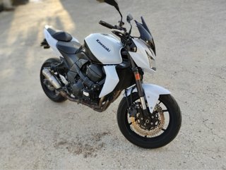 Kawasaki Z750 Blanca