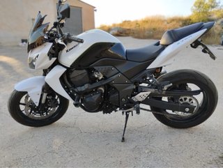 Kawasaki Z750 Blanca