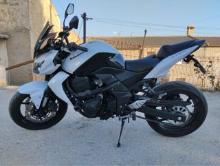 Kawasaki Z750 Blanca