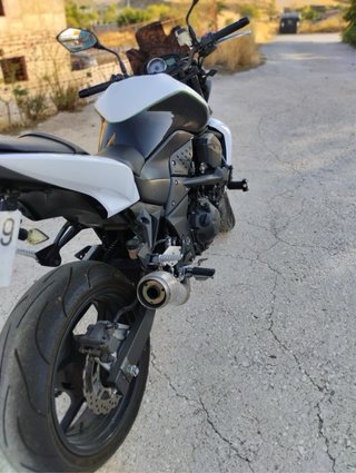 Kawasaki Z750 Blanca
