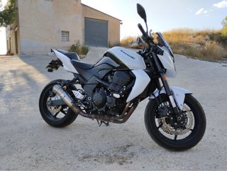 Kawasaki Z750 Blanca