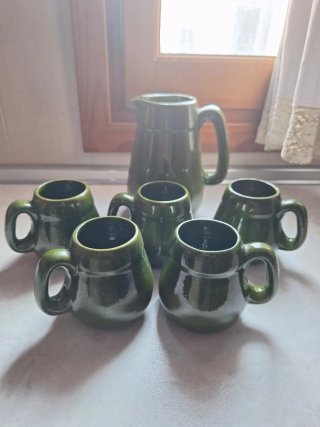 Juego de jarra y tazas de cerámica verde