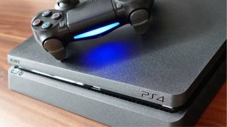 PS4 (PlayStation 4) Sony Negra