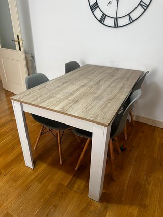 Mesa de comedor con 4 sillas