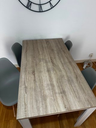 Mesa de comedor con 4 sillas