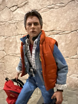 Figura Marty McFly Hot Toys Regreso al Futuro